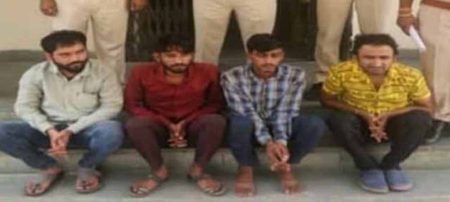 पुलिस को मिली सफलता, बीते दिनों रेलवे कॉलोनी में हुई चोरी का पर्दाफाश, चार आरोपी गिरफ्तार