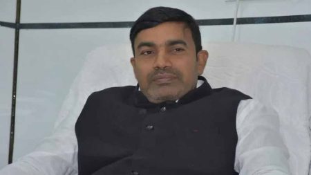 मुखिया पति अपराधियों ने की फायरिंग, मुखिया पति सहित तीन लोग घायल