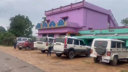 व्यापारी के घर घुसकर चाकू की नोक पर की लूट