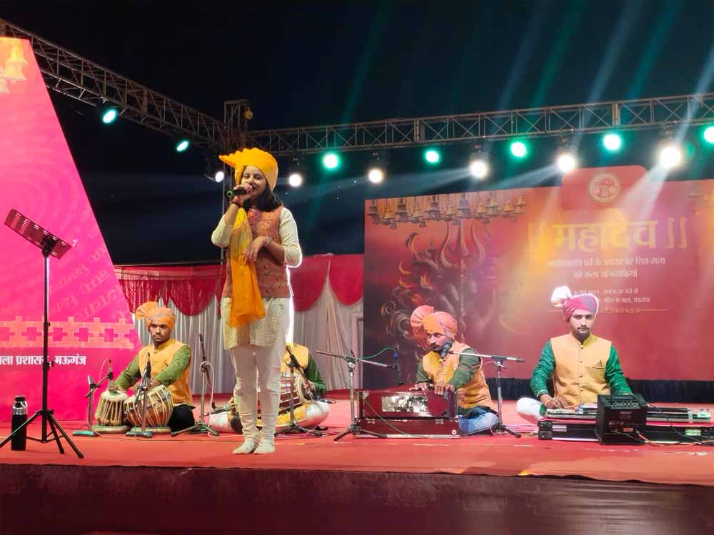 लोक संगीत के क्षेत्र मे राष्ट्रीय लोक गायिका मान्या पाण्डेय का विशेष योगदान 1 2 470