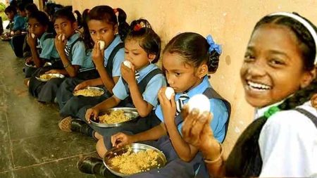 बिहार मिड डे मील में फिर शामिल हुआ अंडा, सप्ताह में एक दिन मिलेगा