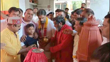 विख्यात पीताम्बरा पीठ पहुंचे सुनील शेट्टी और सोनू सूद , प्राकट्य दिवस पर मां बगलामुखी देवी के किए दर्शन