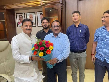 मीडिया सलाहकार ताहिर अली को 40वीं वैवाहिक वर्षगाँठ पर उप मुख्यमंत्री शुक्ल ने दी शुभकामनाएँ