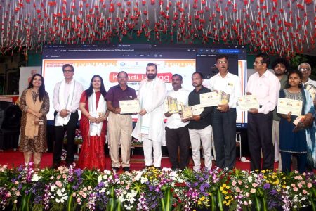 मधुमक्खी पालकों को 325 करोड़ रुपये की हुई आमदनी