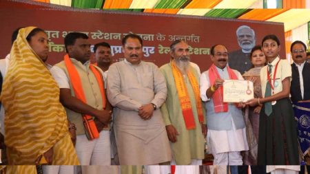 अमृत भारत स्टेशन योजना के तहत प्रधानमंत्री नरेंद्र मोदी ने किया देश के 103 पुनर्विकसित स्टेशनों का वर्चुअल शुभारंभ
