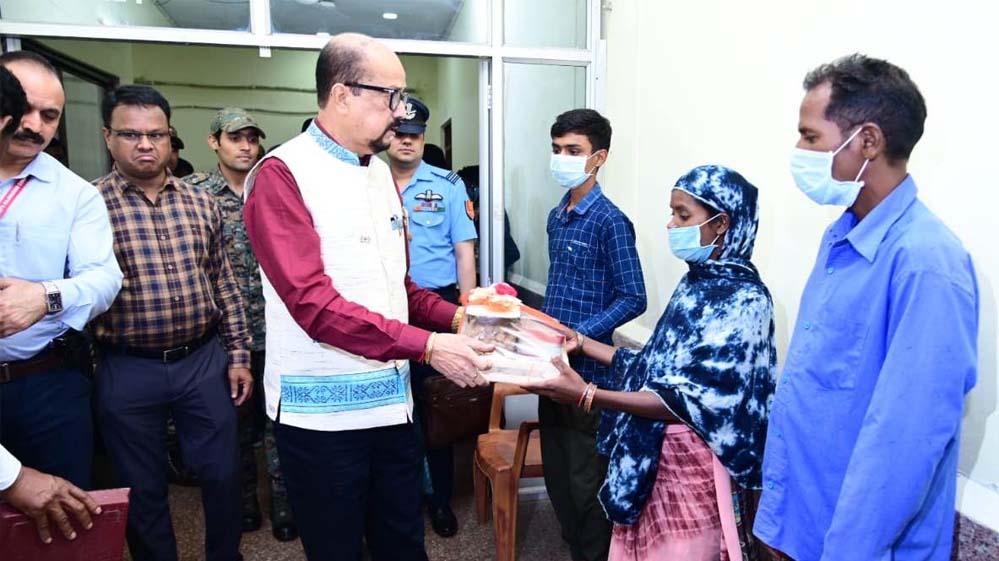 राज्यपाल श्री रमेन डेका ने टी बी मरीजों को भेंट की पोषण टोकरी 1 28A 25
