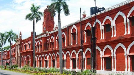 अलीगढ़ में अवैध कब्जे के खिलाफ नगर निगम की सख्त कार्रवाई जारी, 1.26 अरब की जमीन कब्जा मुक्त कराई
