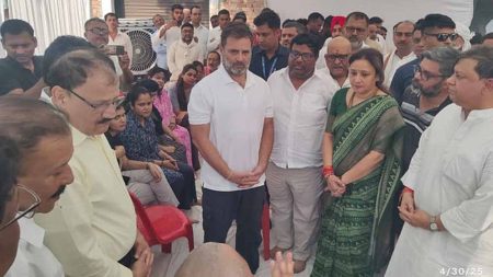 कानपुर के शुभम के परिवार से नेता प्रतिपक्ष राहुल गांधी ने की मुलाकात