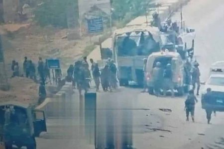 पाकिस्तान सेना के काफिले पर बड़ा हमला, 32 जवानों की मौत, दर्जनों घायल