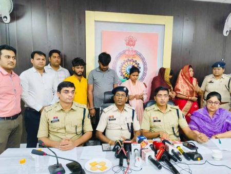 खरीदार बनकर नकली सोना थमाकर असली ले उड़ीं महिलाएं, तीन महिला समेत पांच आरोपी गिरफ्तार