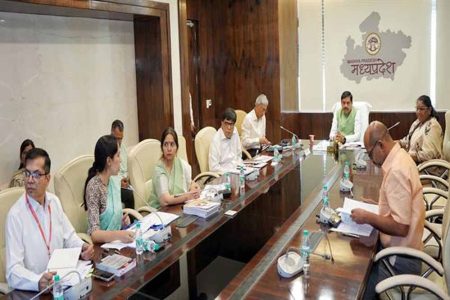बच्चों के पोषण और सही शारीरिक विकास के लिए महिला एवं बाल विकास, स्वास्थ्य और आयुष विभाग परस्पर समन्वय से करें कार्य:मुख्यमंत्री