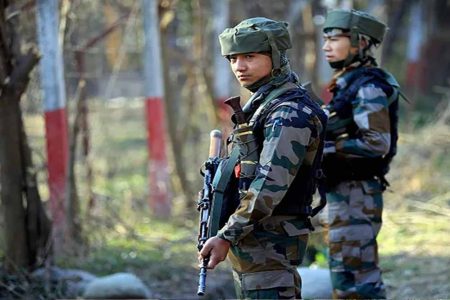 सफर में सैनिकों का सम्मान करने और उनका सफर सुविधाजनक बनाने का प्रयास करने का आग्रह :IAS अनुराग चौधरी