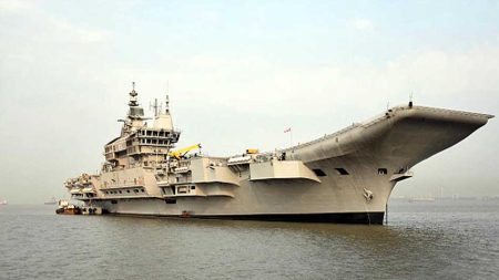 कराची समेत पूरा पाकिस्तान कुछ ही मिनटों में तबाह कर सकता है INS Vikrant जानिए ताकत