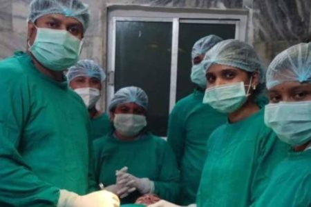 बागबाहरा में 2.5 किलो के ट्यूमर का सफल ऑपरेशन
