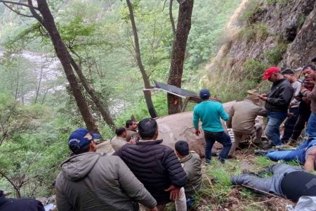 UK में बड़ा हादसा, उत्तरकाशी में हेलीकॉप्टर क्रैश होने से पांच की मौत; दो घायल