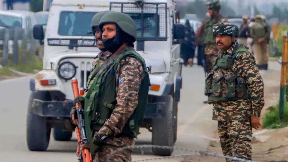 पाकिस्तान ने फिर की घुसपैठ की नापाक कोशिश, सेना ने LoC पर बिछा दीं आतंकियों की लाशें 1 9A 46