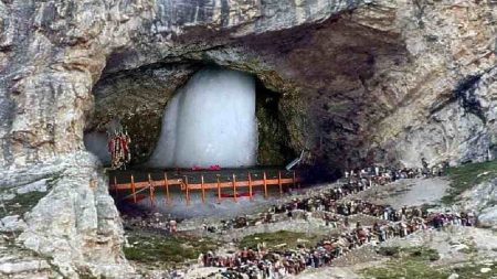 बाबा बर्फानी की पवित्र अमरनाथ यात्रा 3 जुलाई से शुरू, 9 अगस्त को पूरी होगी