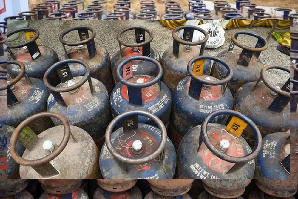 आज 1 मई से लागू हुए ये 5 बड़े बदलाव, आम आदमी की जेब पर सीधा असर 1 LPG Cylinder20 2