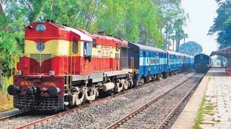 बारात ले जाने या तीर्थ यात्रा पर जाने के लिए ऑनलाइन बुक करें पूरी ट्रेन या कोच