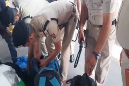 RPF व GRP ने चलाया चेकिंग अभियान, भारत-पाक के तनाव के बीच अंबाला रेलवे स्टेशन पर बढ़ाई गई सुरक्षा