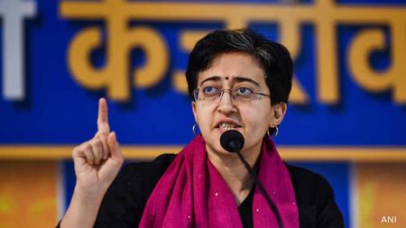 पाकिस्तान ने हाथ कहां जोड़े, पाकिस्तान ने तो दुनिया के सामने नहीं माना कि हाथ जोड़े, तो कैसे मान लें: आतिशी