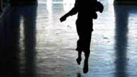 अंबिकापुर के गंगापुर में सुरक्षा गार्ड की आंखों में मिर्ची पाउडर फेंककर संप्रेक्षण गृह से छह अपचारी बालक फरार