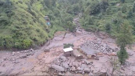 रामबन जिले के सेरी चंबा क्षेत्र में बादल फटने से भारी तबाही, भूस्खलन के चलते NH-44 बंद