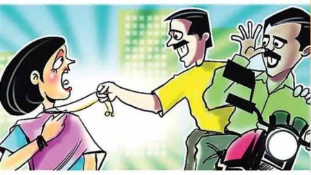चेन स्नेचिंग की घटना में गंभीर रूप से घायल महिला की इलाज के दौरान मौत