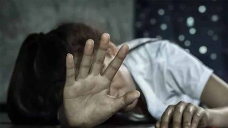 युवती से मुस्लिम युवक ने की दुष्कर्म की कोशिश, लोगों ने दौड़ा-दौड़ाकर पीटा, आरोपी को पुलिस को सौंप दिया