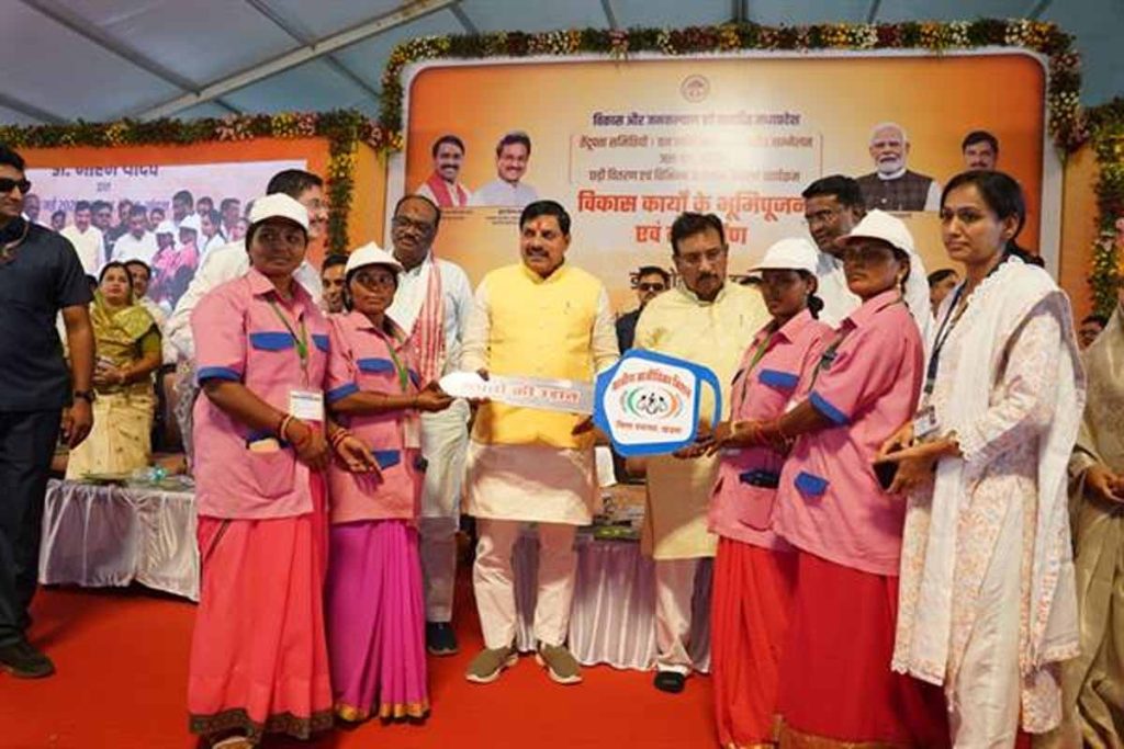 मुख्यमंत्री डॉ. यादव ने किया स्कूल, अस्पताल एवं अन्य विकास कार्यों का भूमि-पूजन एवं लोकार्पण