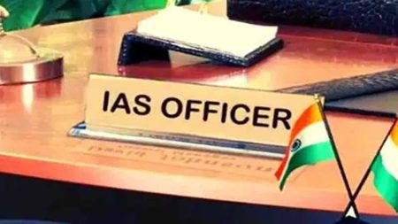 बिहार की राज्य सरकार ने भारतीय प्रशासनिक सेवा के 12 अधिकारियों का किया स्थानांतरण