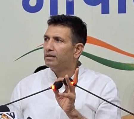 एमपी कांग्रेस ने बड़ा फैसला लेते हुए थांदला ब्लॉक कांग्रेस कमेटी के अध्यक्ष गेंदाल डामोर को पद से हटा दिया