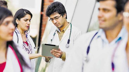 मध्यप्रदेश में मेडिकल स्टूडेंट्स की कॉपी घर से नहीं जांच पाएंगे मूल्यांकनकर्ता, कॉलेजों में बनेंगे केंद्र