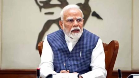 कई आतंकी ठिकानों पर हमले करके 100 से ज्यादा आतंकवादियों को ढेर किया, पीएम मोदी ने कहा, मिट्टी में मिला देंगे