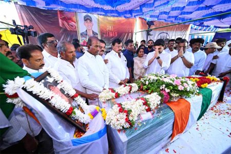 अग्निवीर मुरली नाइक ने कर्तव्य की राह पर अपने प्राणों की आहुति दी. गांव में शोक की लहर, परिवार को मिलेंगे ₹1.65 करोड़!