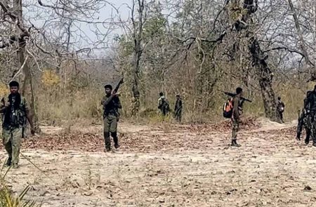 गरियाबंद में मुठभेड़ में आठ लाख का इनामी माओवादी ढेर, बस्तर के माओवाद मुक्त गांवों में बनेंगे बलिदानियों के स्मारक