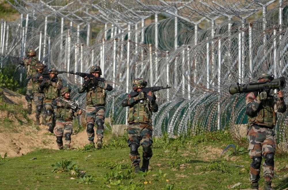 अमेरिकी खुफिया रिपोर्ट में किया दावा- पाकिस्तान को एक ऐसी सुरक्षा समस्या के तौर पर देखता है जिसपर काबू पाना जरूरी 1 paak1 16