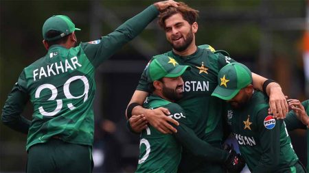 अब इन PAK क्रिकेटर्स के भी इंस्टाग्राम अकाउंट ब्लॉक, पाकिस्तान पर भारत की डिजिटल स्ट्राइक जारी