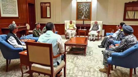 पीएम आवास पर हो रही बड़ी बैठक, भारतीय सेना द्वारा की गई कार्रवाई के बाद पाकिस्तानी सेना को फिर मुंह की खानी पड़ी