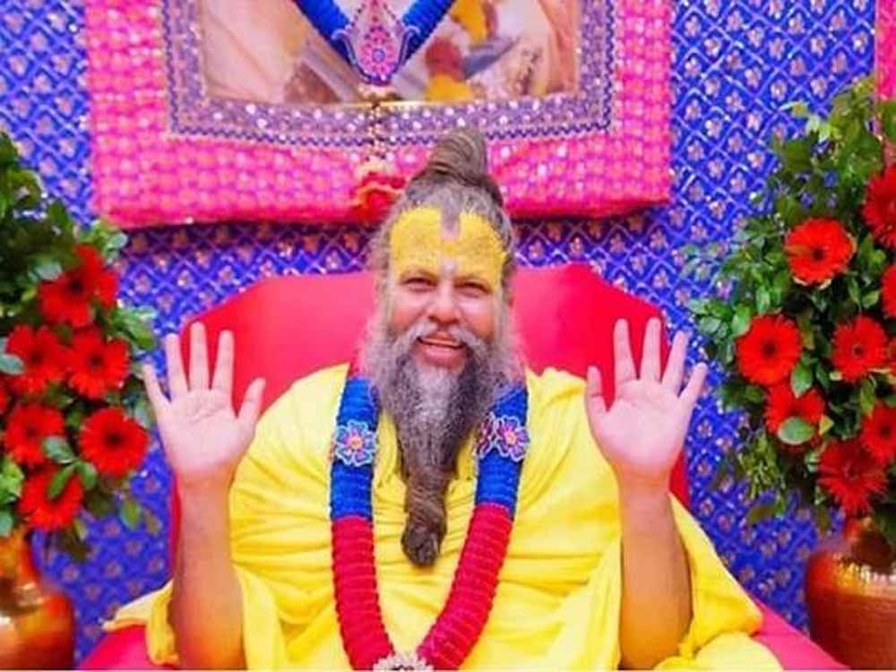 संत प्रेमानंद ने भगवान के नाम या चित्रों के टैटू शरीर के अंगों पर बनवाने को अनुचित करार दिया 1 prma