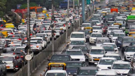 पटियाला ट्रांसपोर्ट विभाग ने सख्ती दिखाते हुए शहर में बच्चों को स्कूल ले जाने वाले वाहनों की चेकिंग की