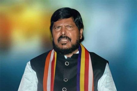 रामदास आठवले तंज कस्ते हुए कहा- राहुल गांधी पाकिस्तान की भाषा बोल रहे