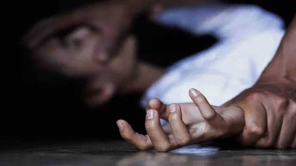 होटल में नाबालिग लड़की के साथ दुष्कर्म होटल में नाबालिग लड़की के साथ दुष्कर्म