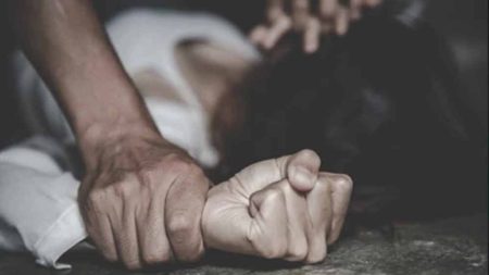 पारा कोतवाली में एक महिला ने अपने सगे भाई के खिलाफ दुष्कर्म करने का मुकदमा दर्ज करा