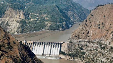 भारत और पाकिस्तान में तनाव बढ़ता जा रहा है, सिंधु नदी पर डैम बनाया तो कर देंगे नष्ट, भारत को एक और गीदड़भभकी