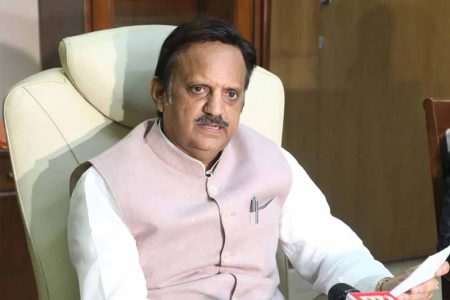 उप मुख्यमंत्री शुक्ल ने संविदा स्वास्थ्य कर्मचारियों की मांगों पर शीघ्र कार्रवाई के दिए निर्देश