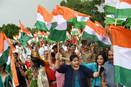 'ऑपरेशन सिंदूर' की सफलता के बाद वीर सैनिकों के सम्मान में दिल्ली सरकार ने कर्तव्य पथ पर निकली तिरंगा यात्रा