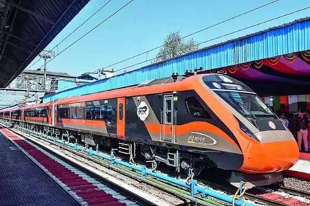 MP में वंदे भारत एक्सप्रेस का नया स्टॉपेज, पीतांबरा माई के दर्शन को सीधे पहुंचेंगे श्रद्धालु