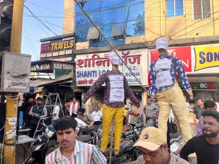 दुष्कर्म और ब्लैकमेलिंग की घटनाओं के विरोध में हिंदू महिलाओं ने भरी हुंकार, दोषियों के पुतले को फांसी पर लटकाया