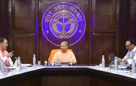 योगी कैबिनेट बैठक में हुए 11 अहम प्रस्ताव पास, ट्रांसफर पॉलिसी और हर जिले में बनेगी स्मार्ट पार्किंग